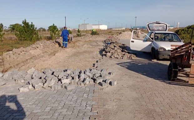 Foto de capa da notícia: Rótula do EBR recebe repavimentação