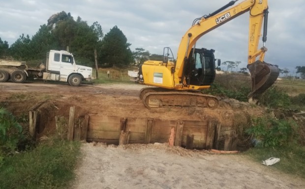 Foto de capa da notícia: Construção de bueiro no Beco do Matadouro