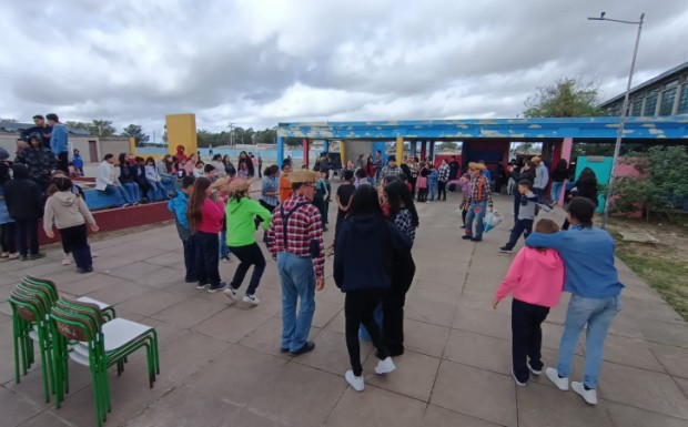 Foto de capa da notícia: JDC realiza Festa Junina