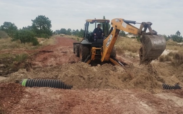 Foto de capa da notícia: SMOU executa obras de abertura e limpeza de dreno e construção de bueiro no Beco do Retiro