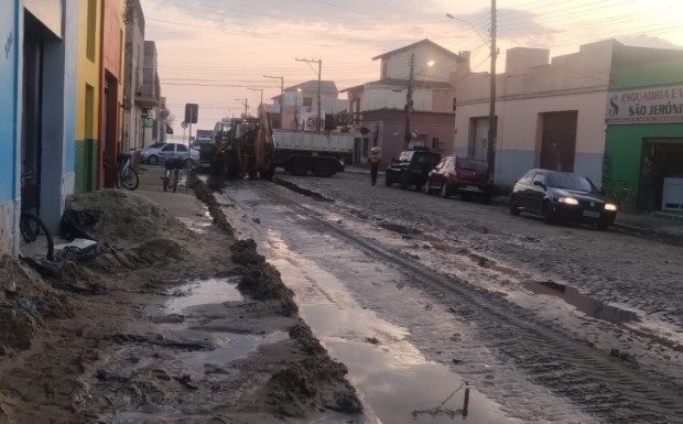 Foto de capa da notícia: Smou segue com trabalho de retirada da areia de contenção de água no município