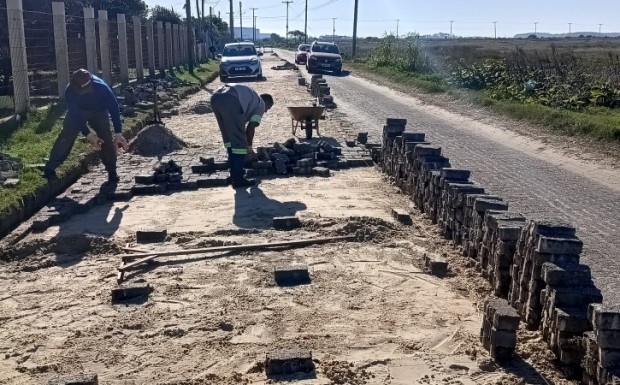 Foto de capa da notícia: Smou realiza manutenção na estrada da Barra