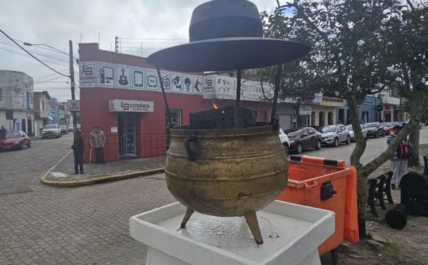 Foto de capa da notícia: Acendimento da Pira marca início da Semana da Pátria