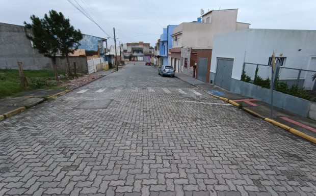 Foto de capa da notícia: Obra de pavimentação e canalização é concluída na Rua Marechal Floriano