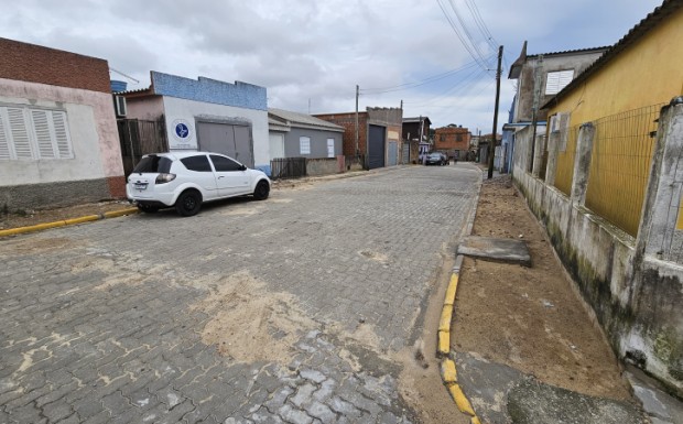 Foto de capa da notícia: Obra de pavimentação e canalização é concluída na Travessa 5, do Bairro Veneza