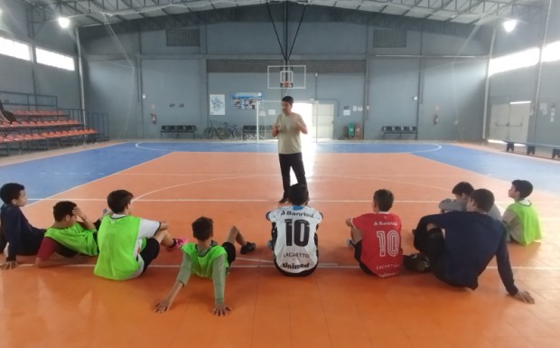 Foto de capa da notícia: Projeto Bola na Rede promove oficinas de Futsal em São José do Norte