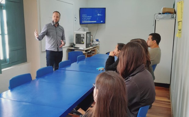 Foto de capa da notícia: Sala do Empreendedor e Departamento de Licitações e Compras realizam reunião para alavancar compras públicas no Município
