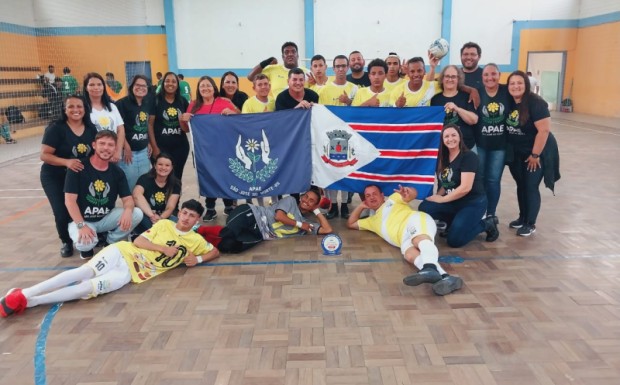 Foto de capa da notícia: Alunos da APAE de São José do Norte Conquistam 1º Lugar em Torneio Regional de Futsal