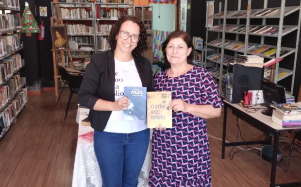 Foto de capa da notícia: Escritora Tania Veloso visita Biblioteca Municipal Delfina da Cunha