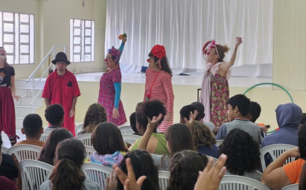 Foto de capa da notícia: Emergência do Riso leva alegria e esperança ao público nortense