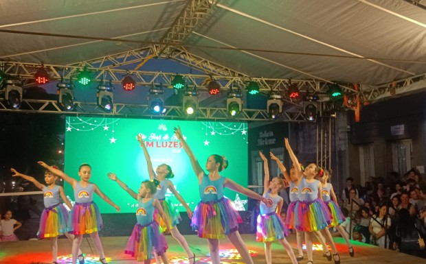 Foto de capa da notícia: São José do Norte em Luzes reúne mais de 500 pessoas na estreia do 1º Dança São José do Norte