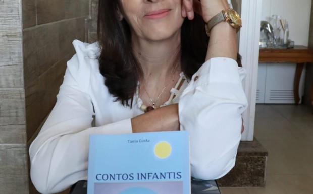 Foto de capa da notícia: Tânia Costa apresenta três novas obras na Biblioteca Municipal