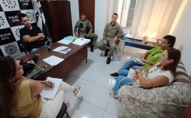 Foto de capa da notícia: SMMA busca apoio para controlar cães pitbulls soltos em via pública