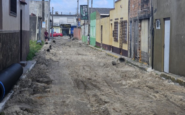 Foto de capa da notícia: Smou começa obra de nova canalização e repavimentação na Rua Júlio Rodrigues
