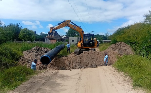 Foto de capa da notícia: Smou realiza construção de bueiro na Estrada Velha